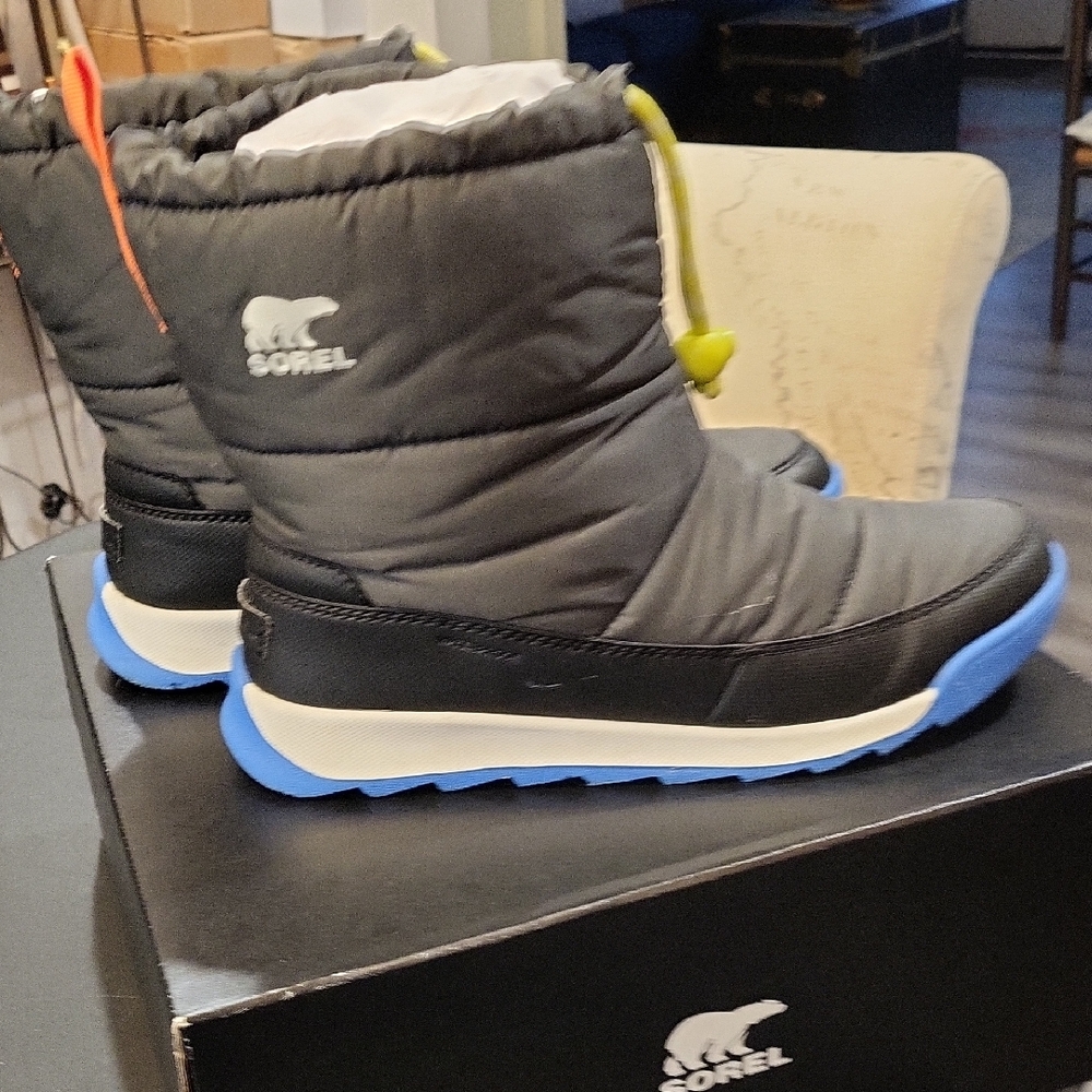 Sorel Black Boots with Blue Soles